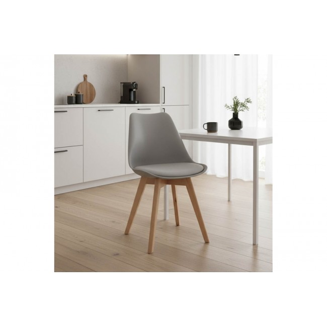Καρέκλα Gast pp-pu σε γκρι απόχρωση με ξύλινο πόδι σε φυσική απόχρωση 47x56,6x83