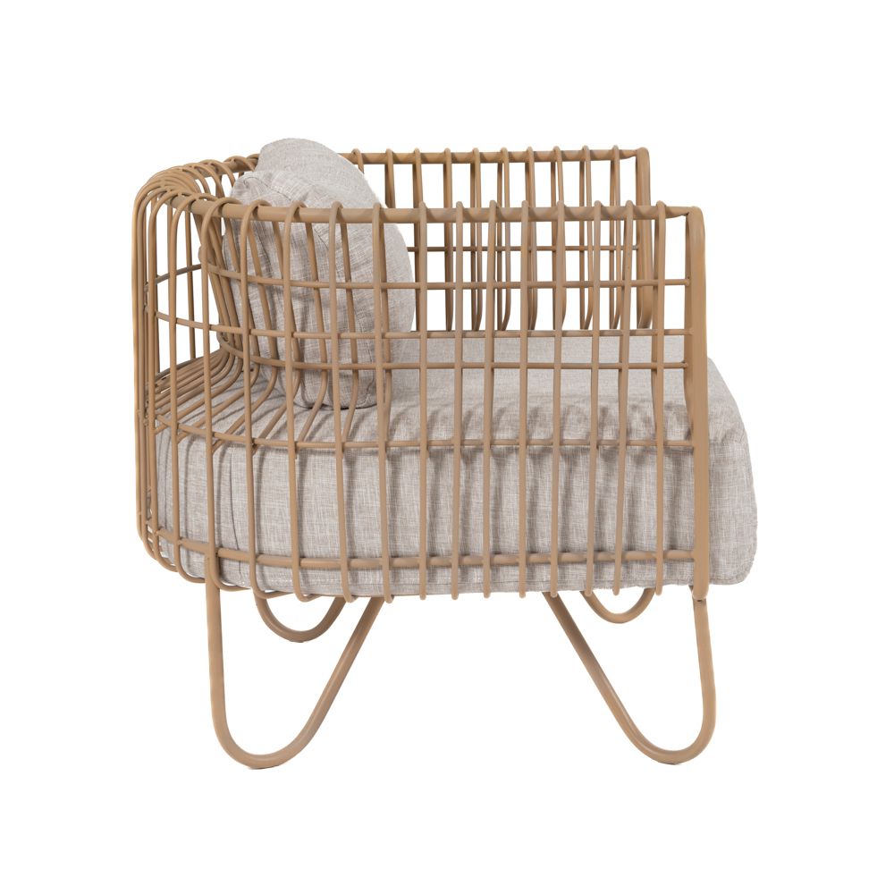 Πολυθρόνα από rattan σε μπεζ χρώμα με εκρού μαξιλάρια 76Χ66Χ65