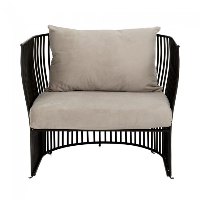 Πολυθρόνα από μέταλλο σε μαύρο χρώμα με εκρού μαξιλάρια 74Χ67Χ65