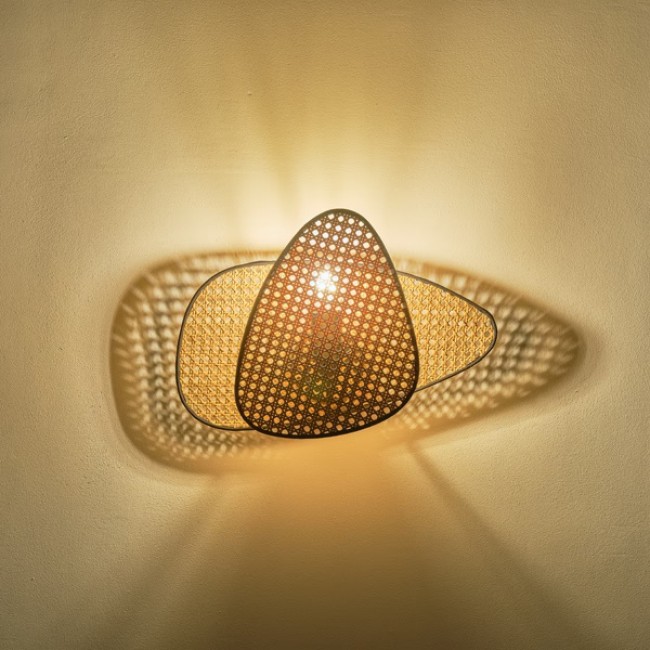 Απλίκα τοίχου "ARTE ILLUMINA KAI" από ραττάν σε καφέ/μαύρο χρώμα 43x30