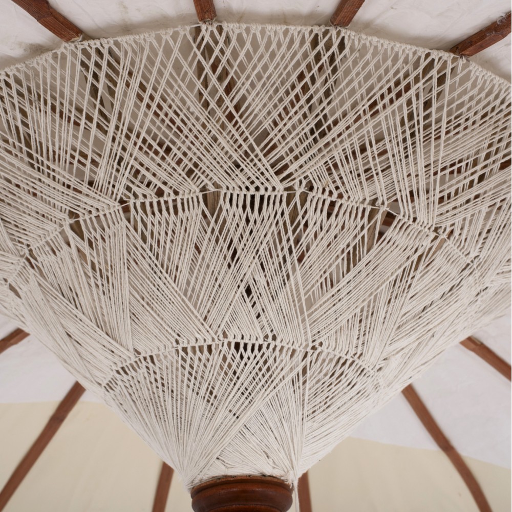 Ομπρέλα από μασίφ-ύφασμα σε εκρού χρώμα Φ200