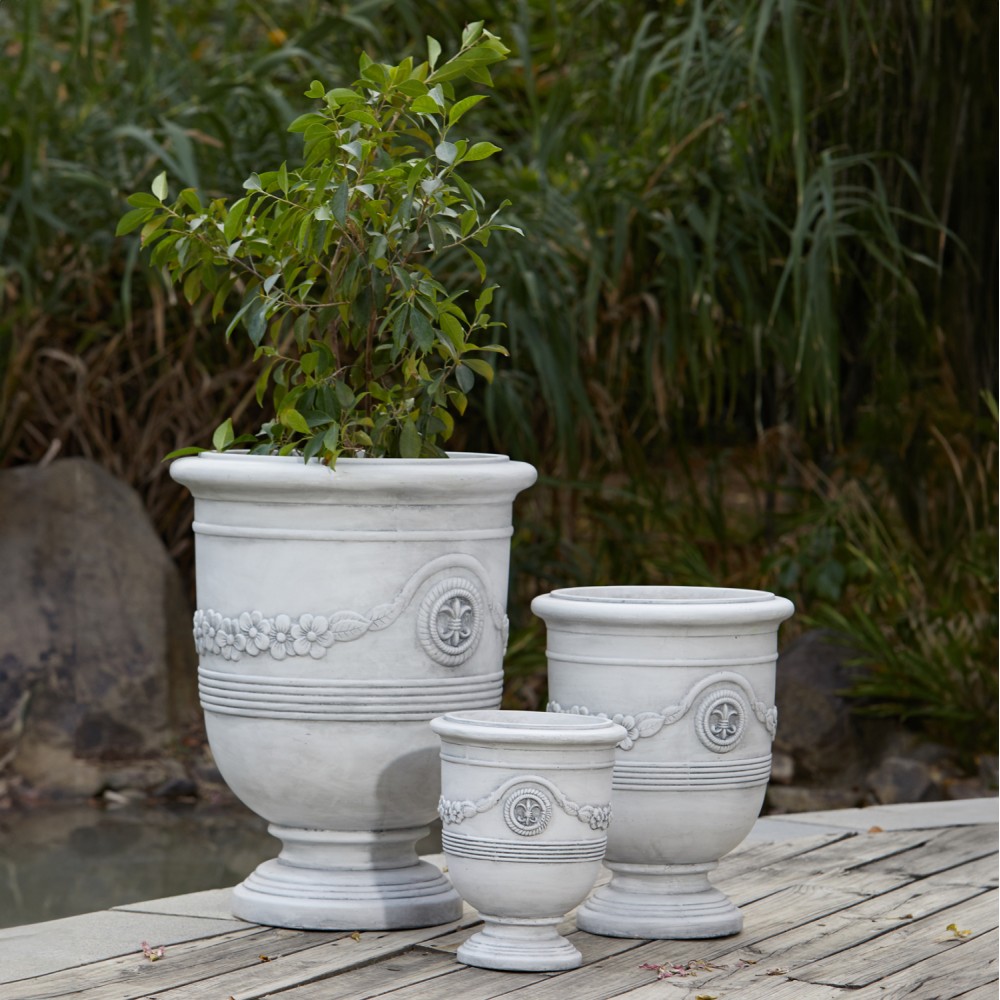 Σετ γλάστρες με ανάγλυφο σχέδιο "GARDENER" 3τμχ από fiberclay σε χρώμα υπόλευκο Φ57.5x72.5