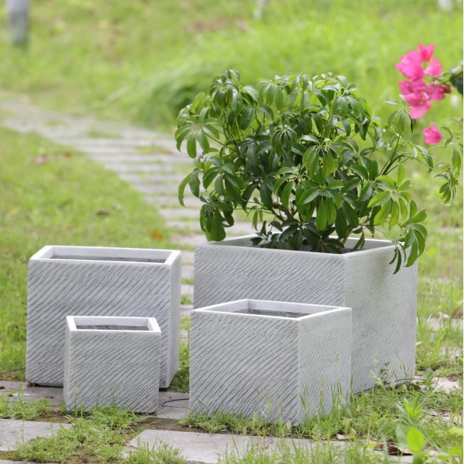 Σετ γλάστρες τετράγωνες "GARDENER" 4τμχ από fiberclay σε χρώμα γκρι cement 37x37x31.5