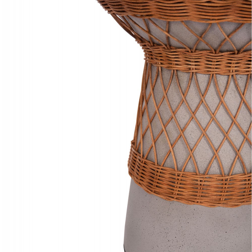 Τραπέζι βοηθητικό "DELIA" από fiber cement/rattan σε χρώμα γκρι/φυσικό Φ40x45