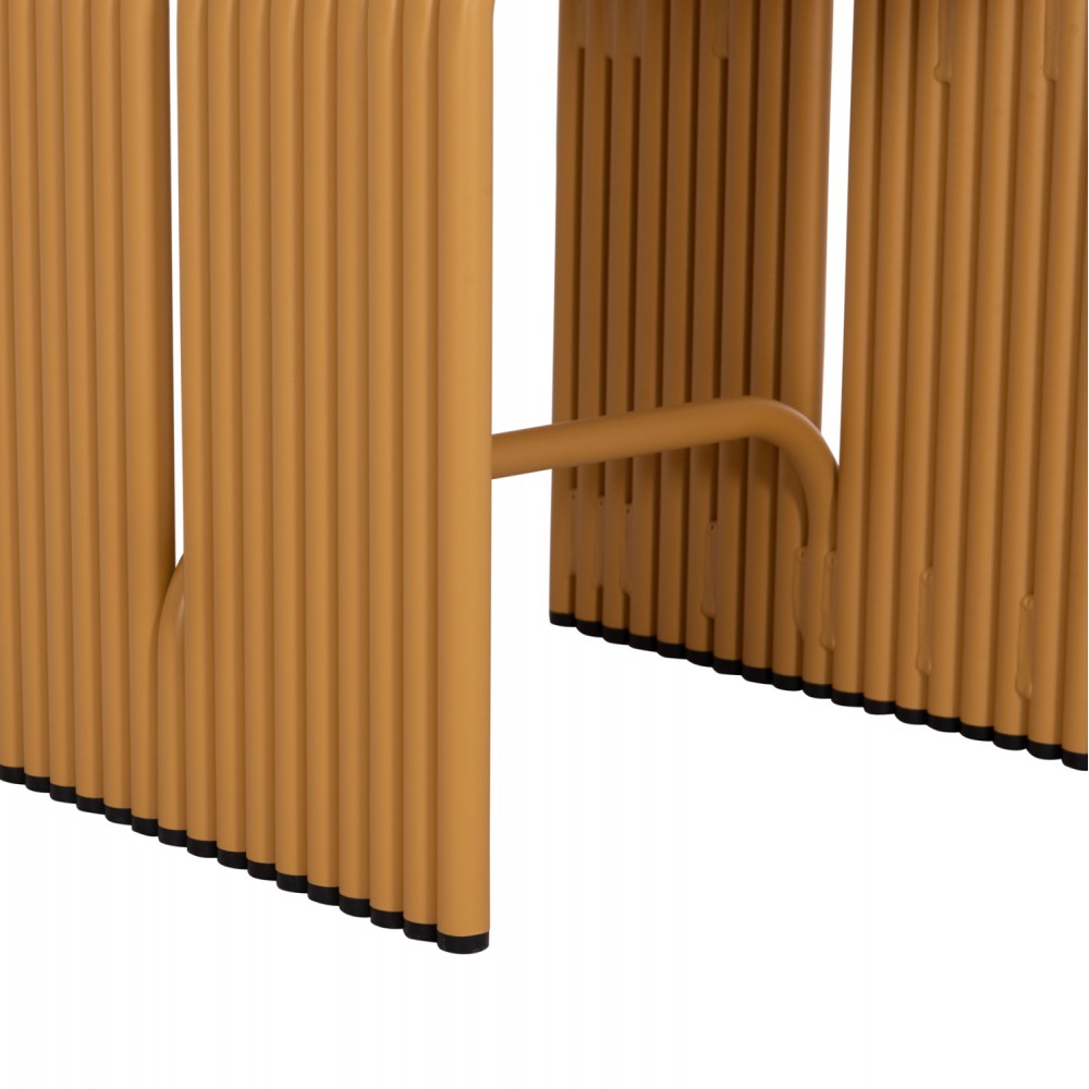 Σκαμπό χαμηλό "INTREPID" από αλουμίνιο σε χρώμα μουσταρδί 40x38x55