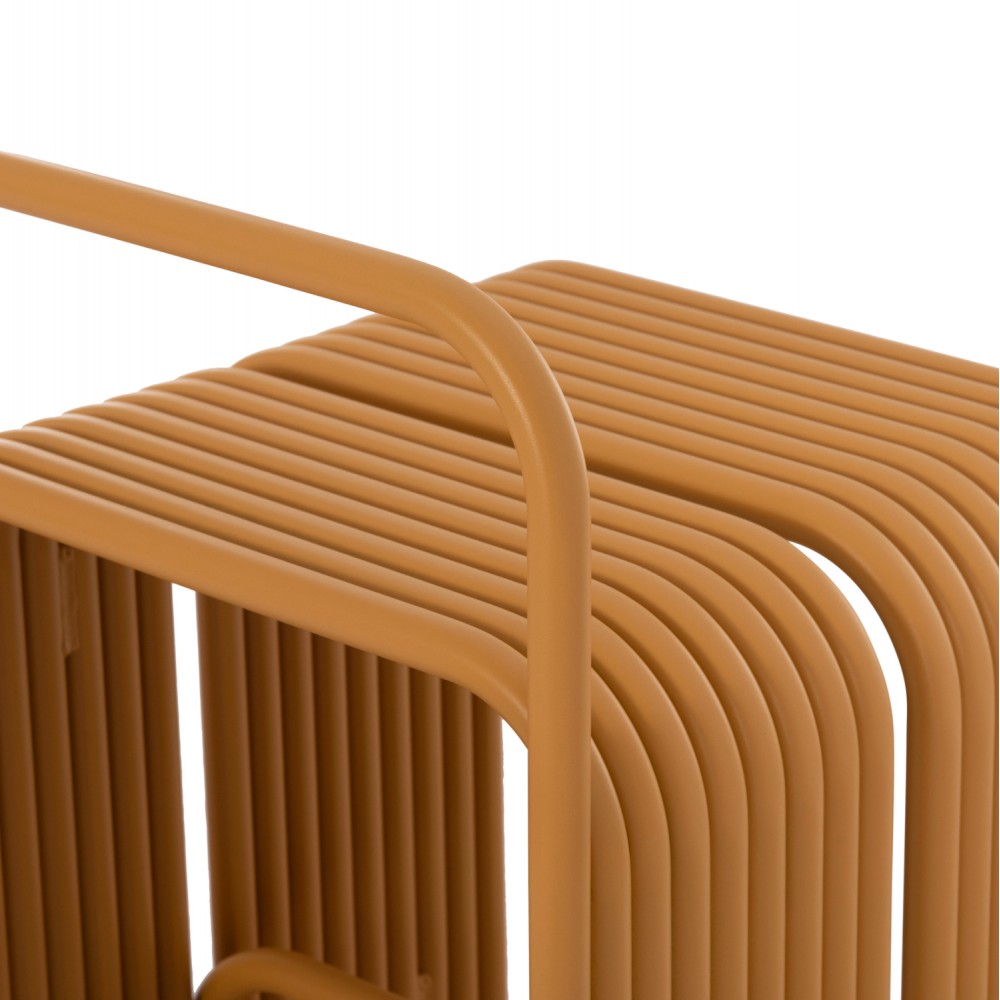 Σκαμπό χαμηλό "INTREPID" από αλουμίνιο σε χρώμα μουσταρδί 40x38x55