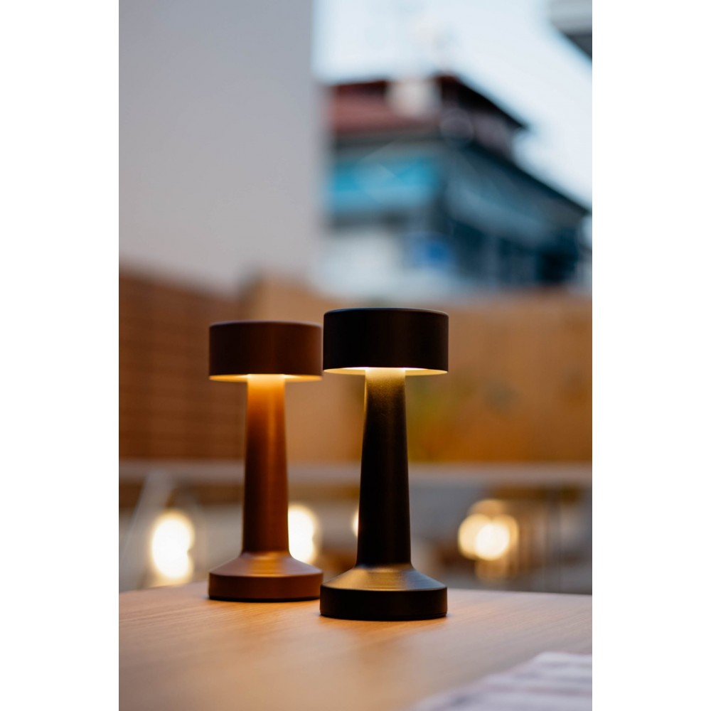 Επιτραπέζιο φωτιστικό από μέταλλο σε χρώμα καφέ 9x9x21