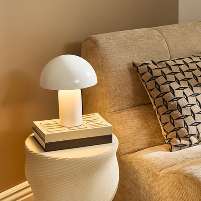 Επιτραπέζιο φωτιστικό "MUSHI" από μέταλλο σε λευκό χρώμα Φ20x24,5